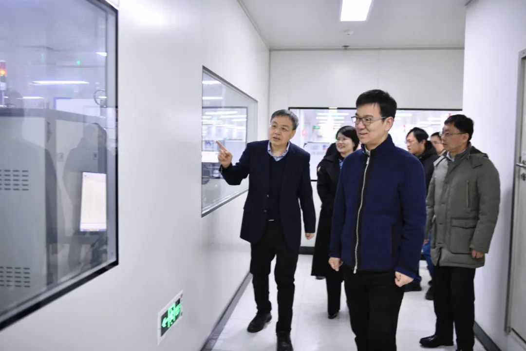 濱江區(qū)委書記章登峰走訪慰問士蘭微春節(jié)堅守崗位的一線干部職工